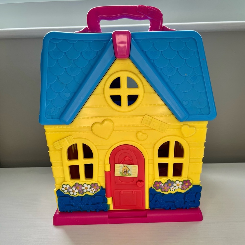 Disney Junior Doc Mcstuffins Folding Clinic Play House with Music